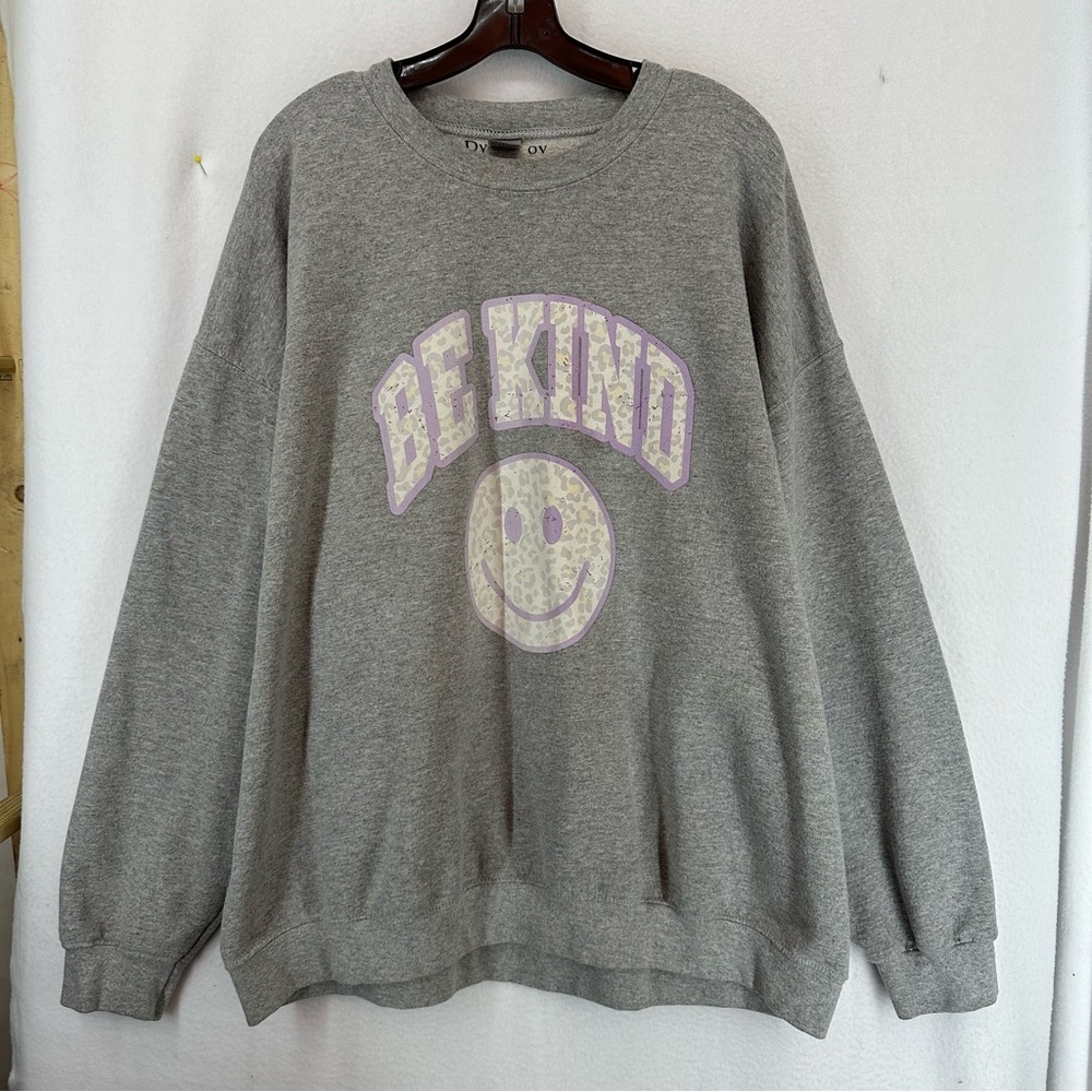 Be Kind Smiley Face Graphic Crewneck Sweatshirt Womens. 2XL Grey